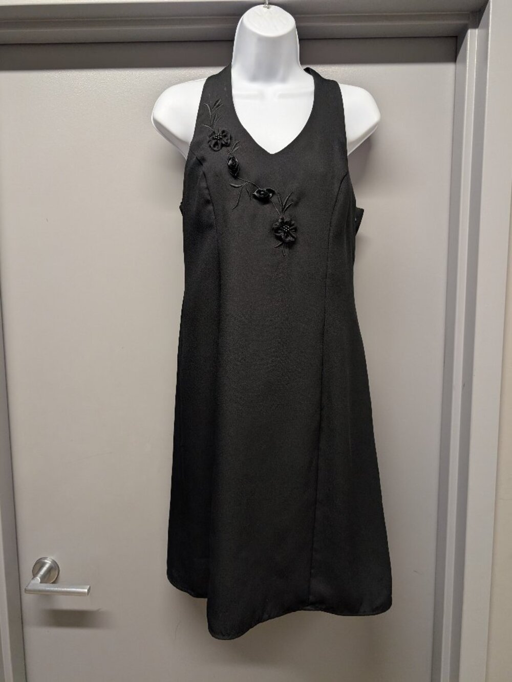 Karin Stevens Elegant Black Sleeveless Dress